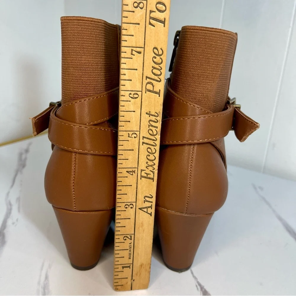Kenneth Cole Reaction Brown Leather Ankle Wedge Dressy Booties buckle detail 7.5